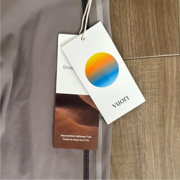 NWT Vuori Daily Sport Leggings in Graphite - Picture 8 of 9